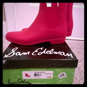 Red rain booties